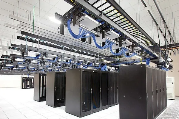 Які сценарії застосування закритих шинопроводів?